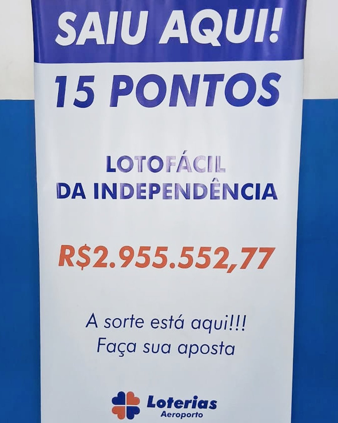 Placa de premiação da Lotofácil da Independência na unidade Aeroporto do Bolão028